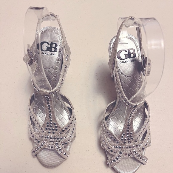 Gianni Bini - Silver Heels With a 4” heel, EMBELLISHED  size 6 Look New ❣️❣️❣️ - Picture 7 of 11